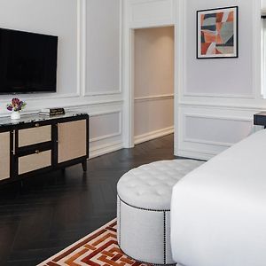 Kamer met een King Size Bed op de Dak
